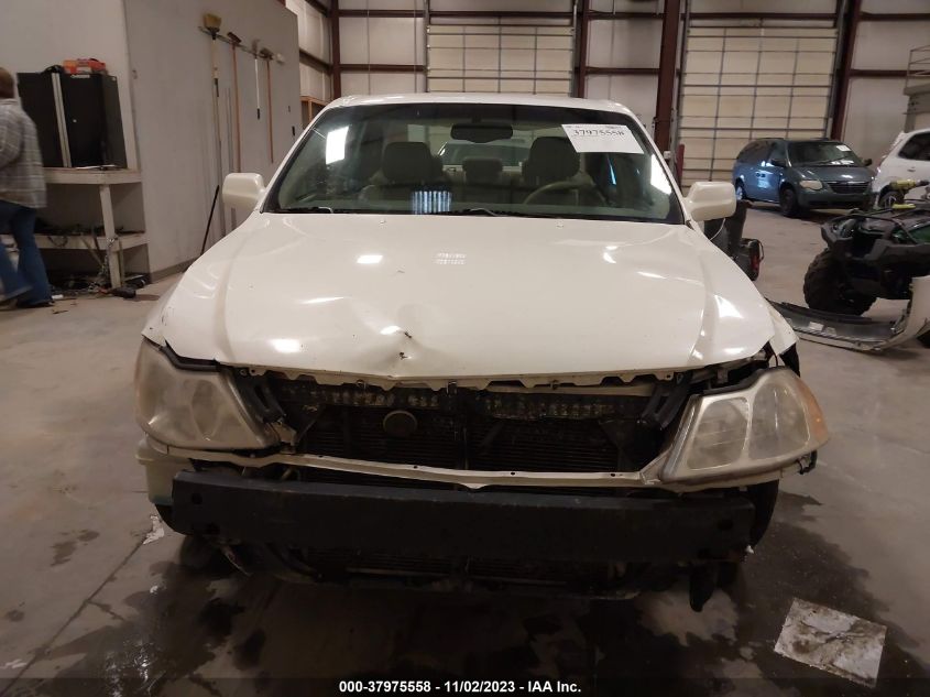 2000 Toyota Avalon Xl/Xls VIN: 4T1BF28B3YU045409 Lot: 37975558