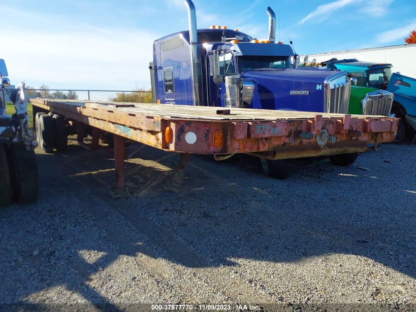 2000 TRAILER FLATBED TRAILER