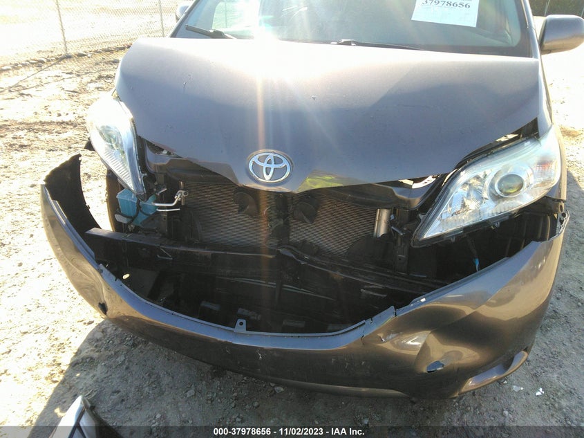 2016 Toyota Sienna Xle 7 Passenger VIN: 5TDDK3DCXGS135687 Lot: 37978656