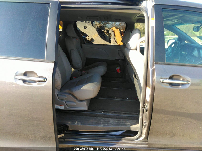 2016 Toyota Sienna Xle 7 Passenger VIN: 5TDDK3DCXGS135687 Lot: 37978656