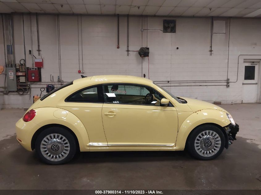 2014 Volkswagen Beetle 2.5L VIN: 3VWJP7AT2EM600831 Lot: 37980314