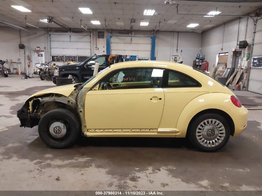 2014 Volkswagen Beetle 2.5L VIN: 3VWJP7AT2EM600831 Lot: 37980314