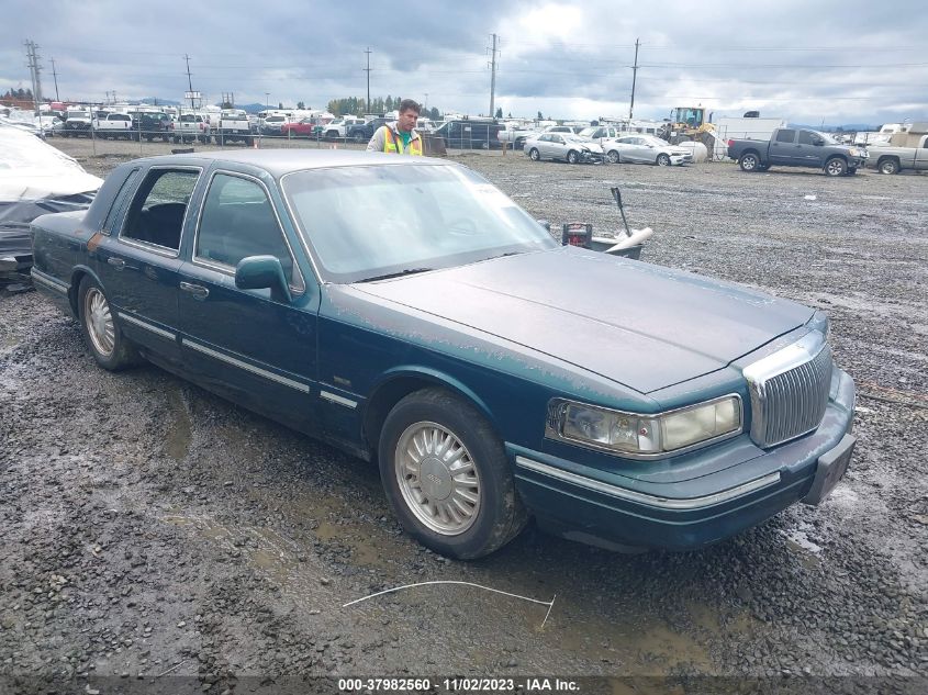 1995 Lincoln Town Car Signature/Spinnaker VIN: 1LNLM82W3SY640544 Lot: 37982560