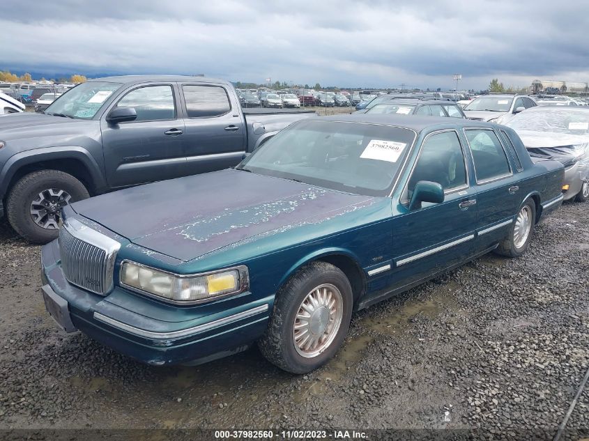 1995 Lincoln Town Car Signature/Spinnaker VIN: 1LNLM82W3SY640544 Lot: 37982560