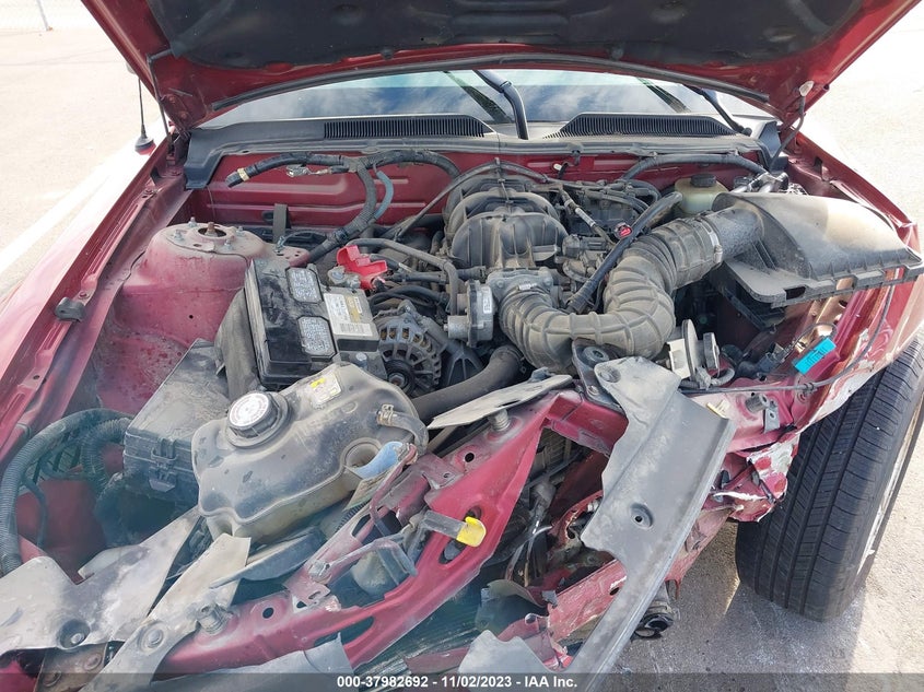 2005 Ford Mustang Deluxe/Premium VIN: 1ZVFT84N655252431 Lot: 37982692