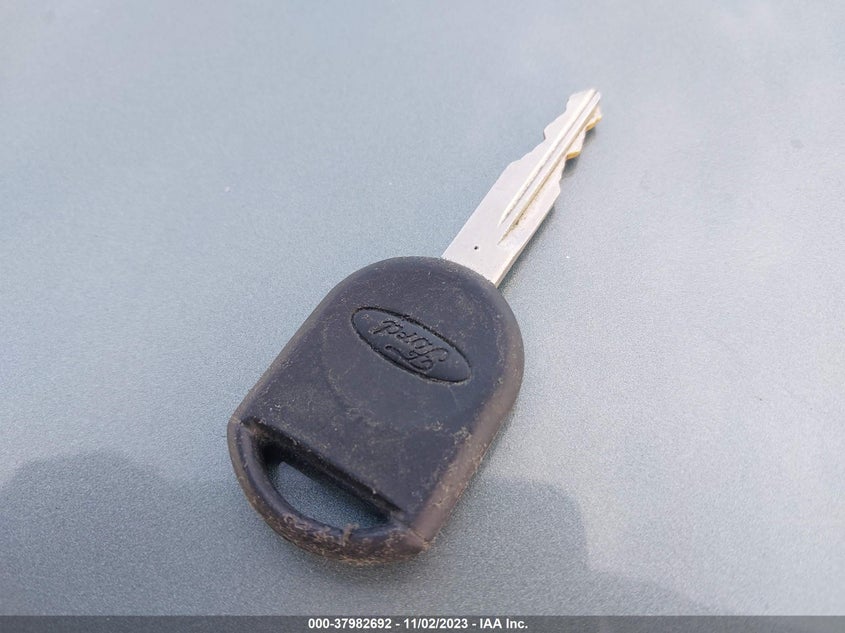 2005 Ford Mustang Deluxe/Premium VIN: 1ZVFT84N655252431 Lot: 37982692