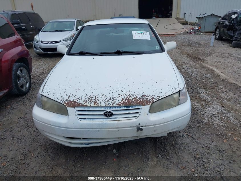 1999 Toyota Camry Le VIN: 4T1BG22K1XU440628 Lot: 37985449