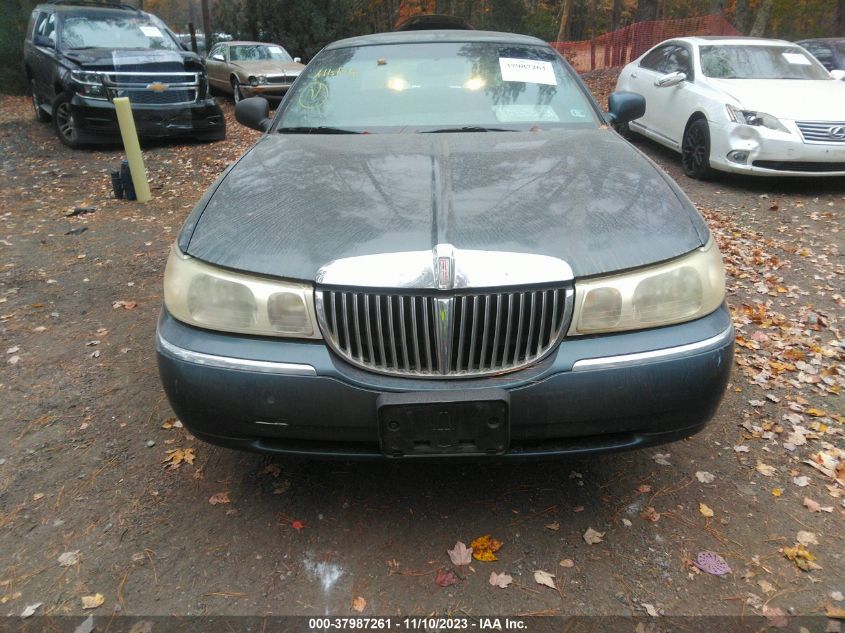 1998 Lincoln Town Car Signature VIN: 1LNFM82W2WY609739 Lot: 37987261