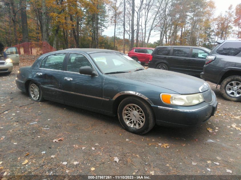 1998 Lincoln Town Car Signature VIN: 1LNFM82W2WY609739 Lot: 37987261