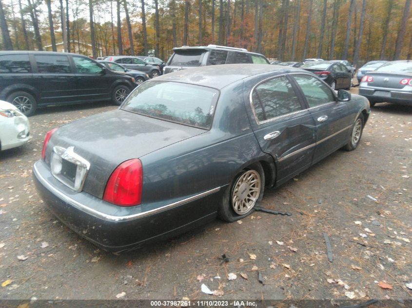 1998 Lincoln Town Car Signature VIN: 1LNFM82W2WY609739 Lot: 37987261