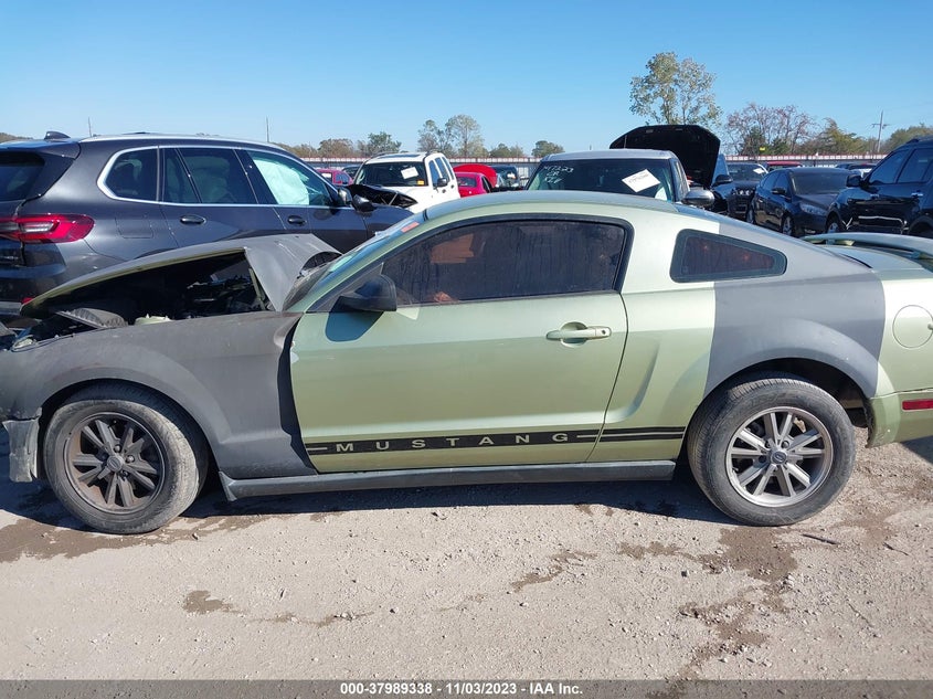 2005 Ford Mustang V6 Deluxe/V6 Premium VIN: 1ZVFT80N755256395 Lot: 37989338
