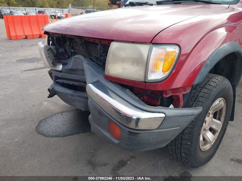 2000 Toyota Tacoma Base V6 VIN: 4TAWN72N7YZ589807 Lot: 37992246