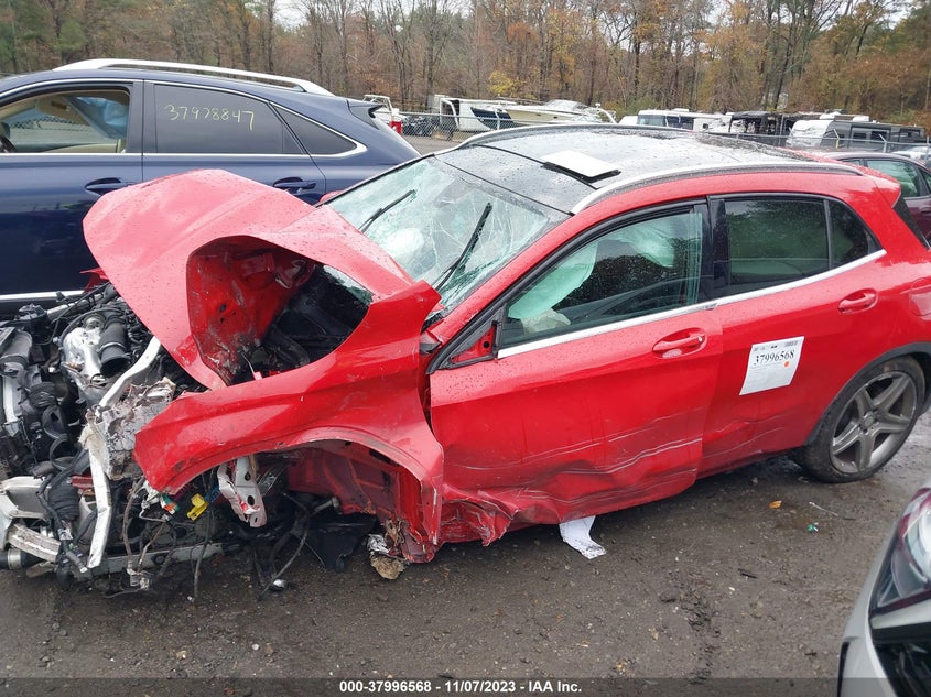 2015 MERCEDES-BENZ GLA 250 - WDCTG4GB8FJ071659