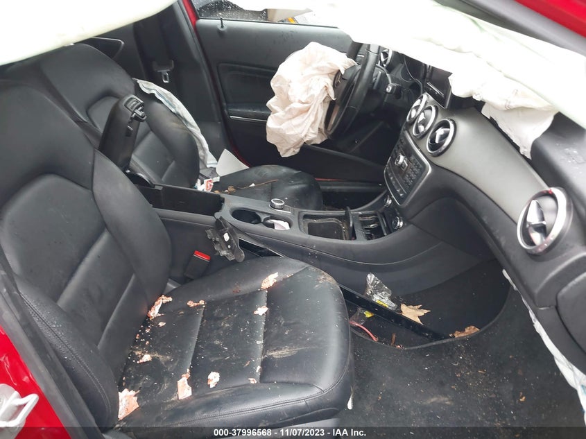 2015 MERCEDES-BENZ GLA 250 - WDCTG4GB8FJ071659