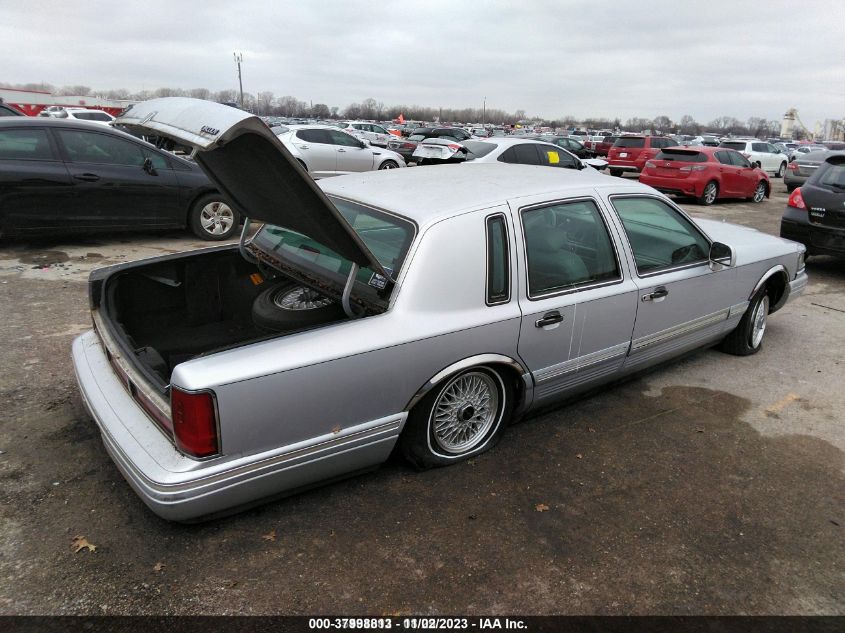 1996 Lincoln Town Car Sgn/Dmnd Anv/Cypress/Jn VIN: 1LNLM82W2TY646529 Lot: 37998813