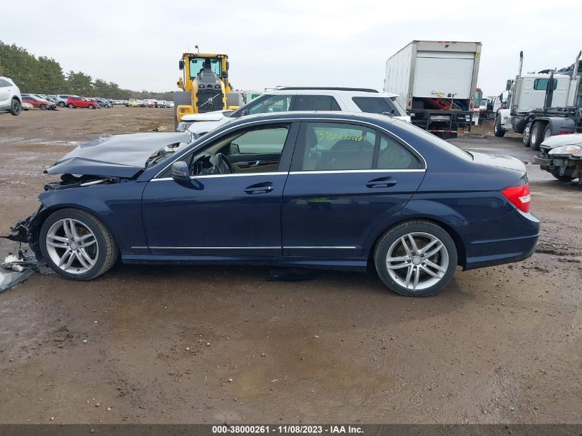 2012 Mercedes-Benz C 300 Sport 4Matic/Luxury 4Matic VIN: WDDGF8BB8CR235309 Lot: 38000261