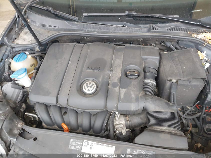 2011 Volkswagen Golf 2.5L 2-Door VIN: WVWAB7AJXBW057126 Lot: 38018750