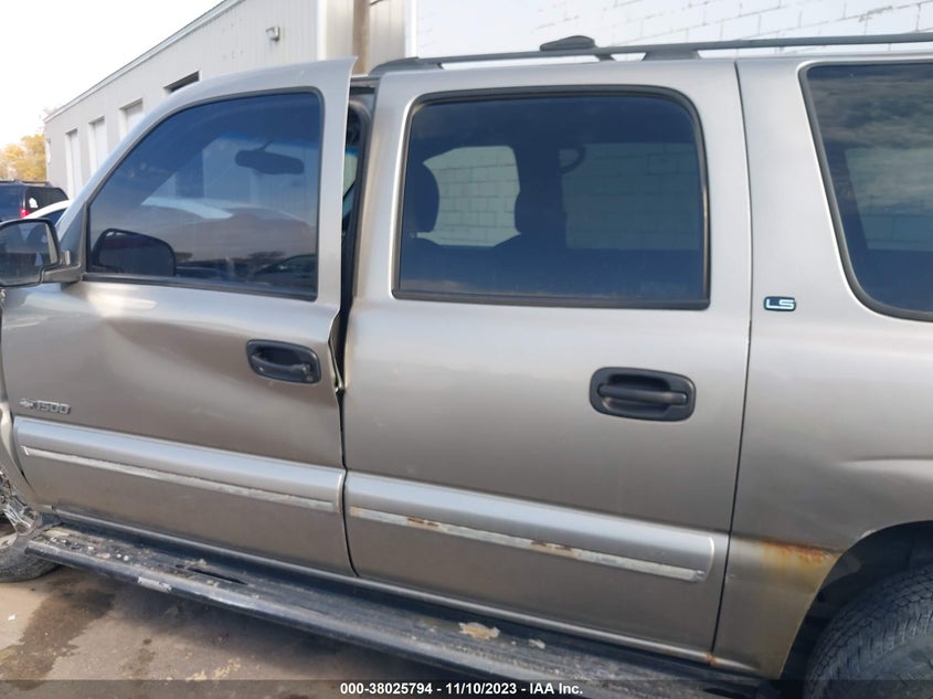 2000 Chevrolet Suburban Ls VIN: 3GNFK16T5YG227856 Lot: 38025794