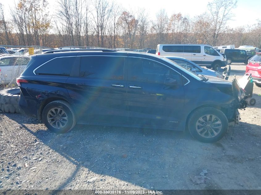 5TDYRKEC4MS072930 2021 Toyota Sienna Xle