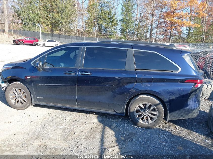 5TDYRKEC4MS072930 2021 Toyota Sienna Xle