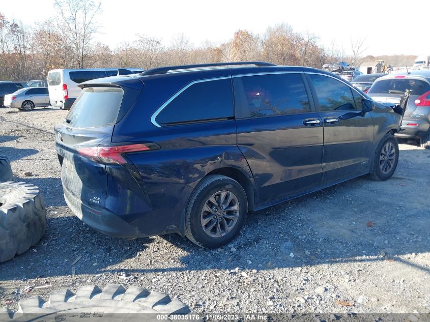 5TDYRKEC4MS072930 2021 Toyota Sienna Xle