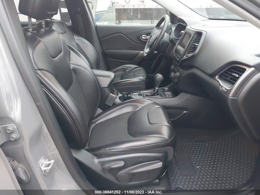 1C4PJMLB5KD426360 2019 Jeep Cherokee Latitude Plus 4X4