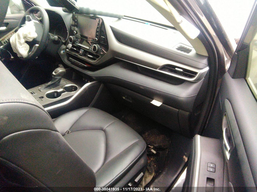 2021 TOYOTA HIGHLANDER XLE VIN: 5TDGZRBH3MS533555