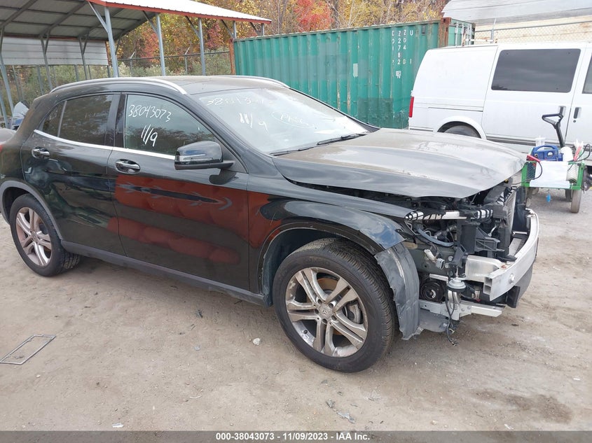 2015 MERCEDES-BENZ GLA 250 - WDCTG4GB7FJ100682