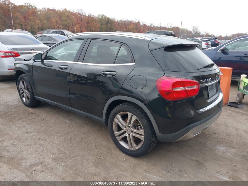 2015 MERCEDES-BENZ GLA 250 - WDCTG4GB7FJ100682