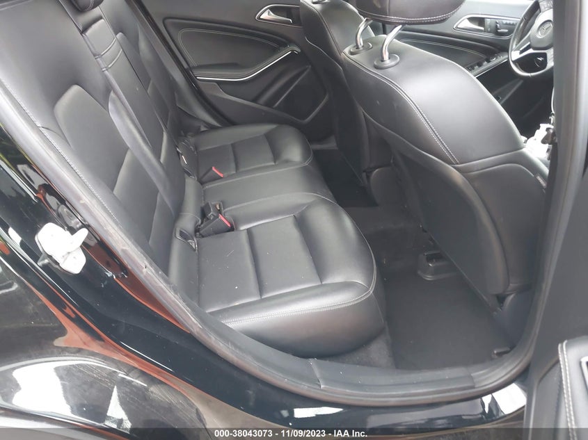 2015 MERCEDES-BENZ GLA 250 - WDCTG4GB7FJ100682