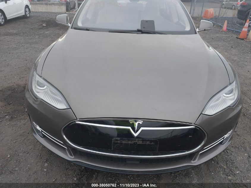 2016 Tesla Model S 60D/70D/75D/85D/90D VIN: 5YJSA1E21GF133030 Lot: 38050762