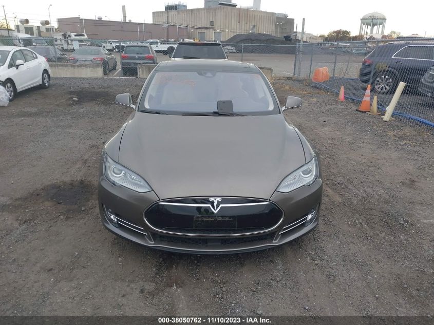 2016 Tesla Model S 60D/70D/75D/85D/90D VIN: 5YJSA1E21GF133030 Lot: 38050762