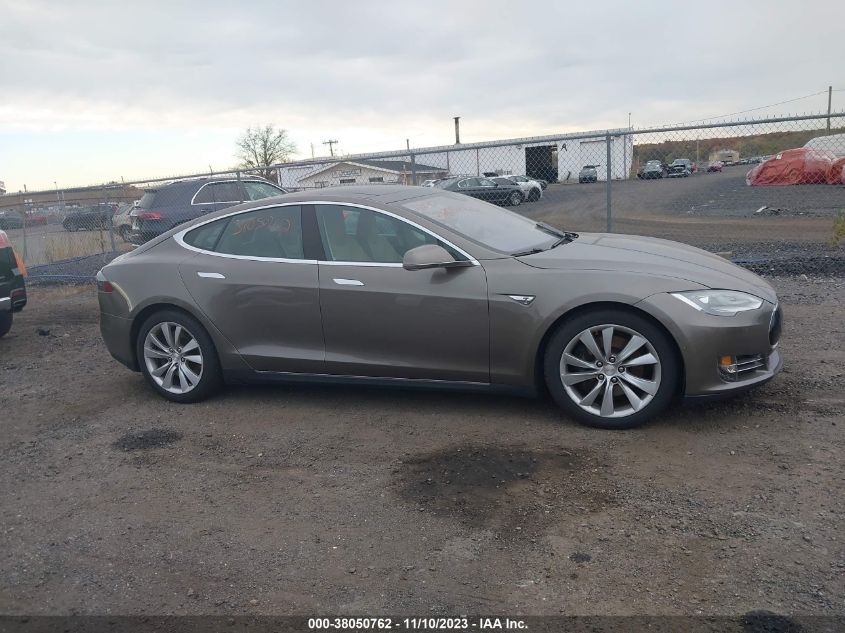 2016 Tesla Model S 60D/70D/75D/85D/90D VIN: 5YJSA1E21GF133030 Lot: 38050762