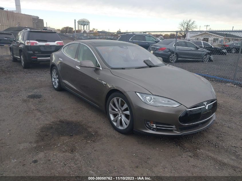 2016 Tesla Model S 60D/70D/75D/85D/90D VIN: 5YJSA1E21GF133030 Lot: 38050762