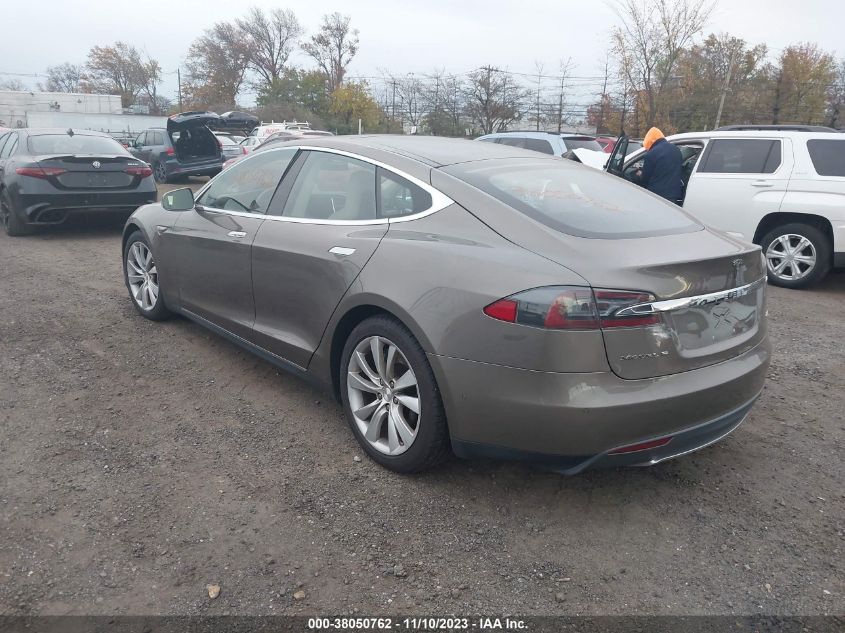 2016 Tesla Model S 60D/70D/75D/85D/90D VIN: 5YJSA1E21GF133030 Lot: 38050762