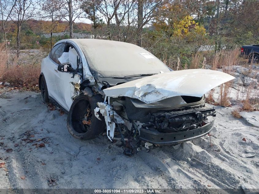 2018 Tesla Model X 100D/75D/P100D VIN: 5YJXCBE27JF114611 Lot: 38051094