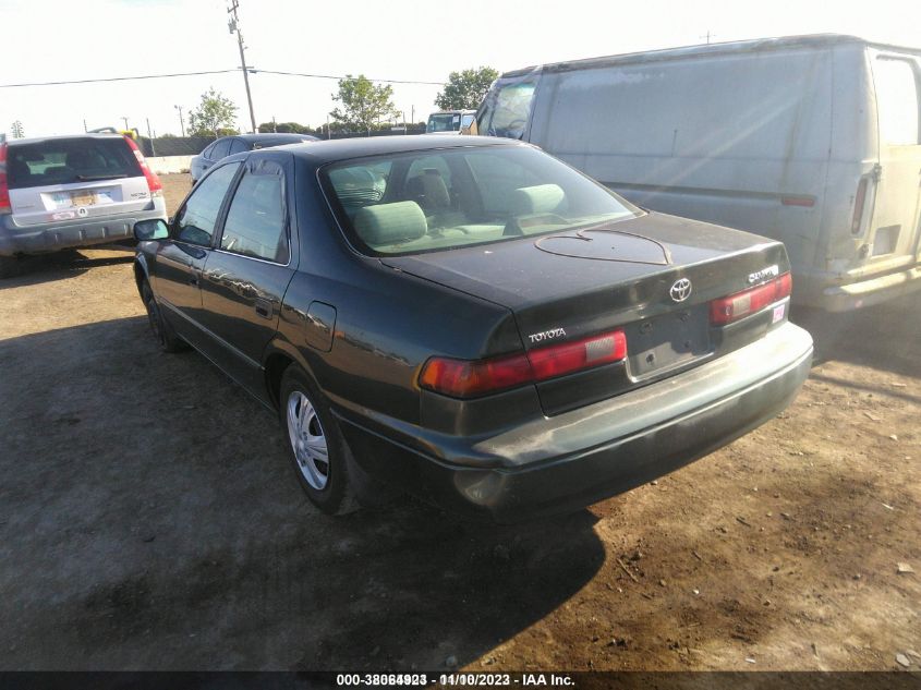 1999 Toyota Camry Le VIN: 4T1BG22K5XU885177 Lot: 38064923