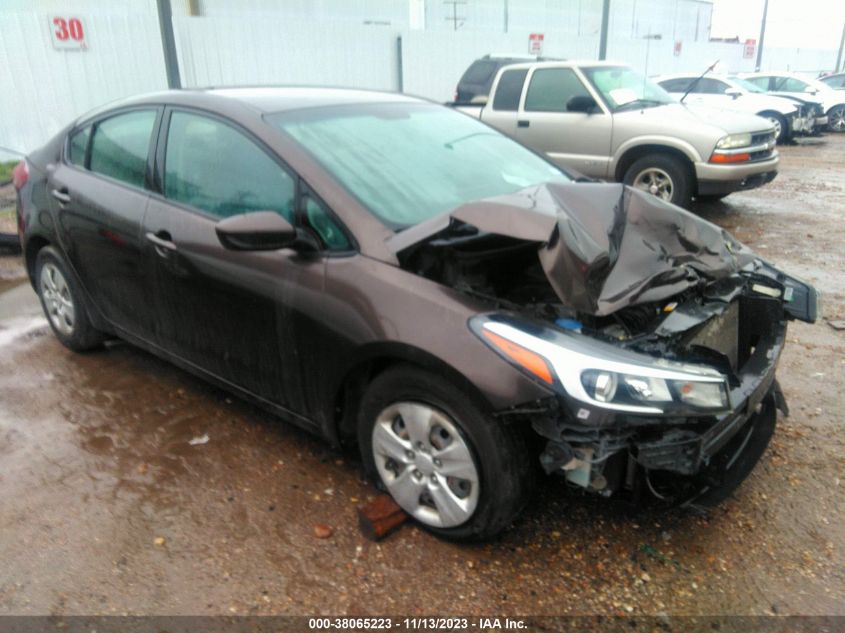 3KPFK4A74HE135427 2017 Kia Forte Lx