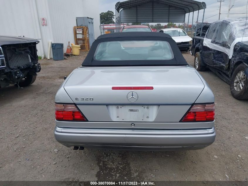 1995 Mercedes-Benz E 320 VIN: WDBEA66E0SC282696 Lot: 38070084