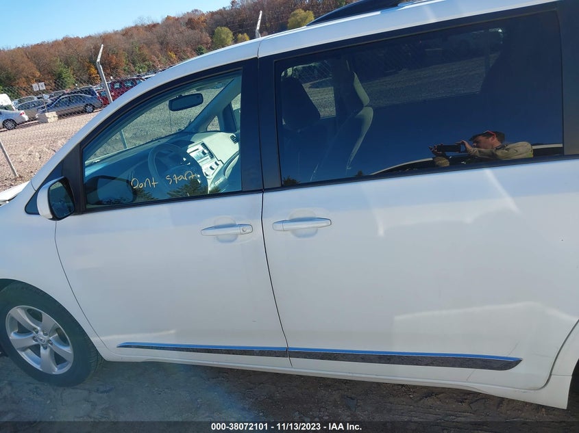 2011 Toyota Sienna Le V6 VIN: 5TDKK3DC8BS157204 Lot: 38072101