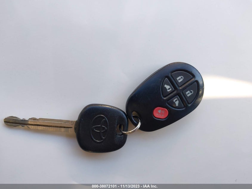 2011 Toyota Sienna Le V6 VIN: 5TDKK3DC8BS157204 Lot: 38072101