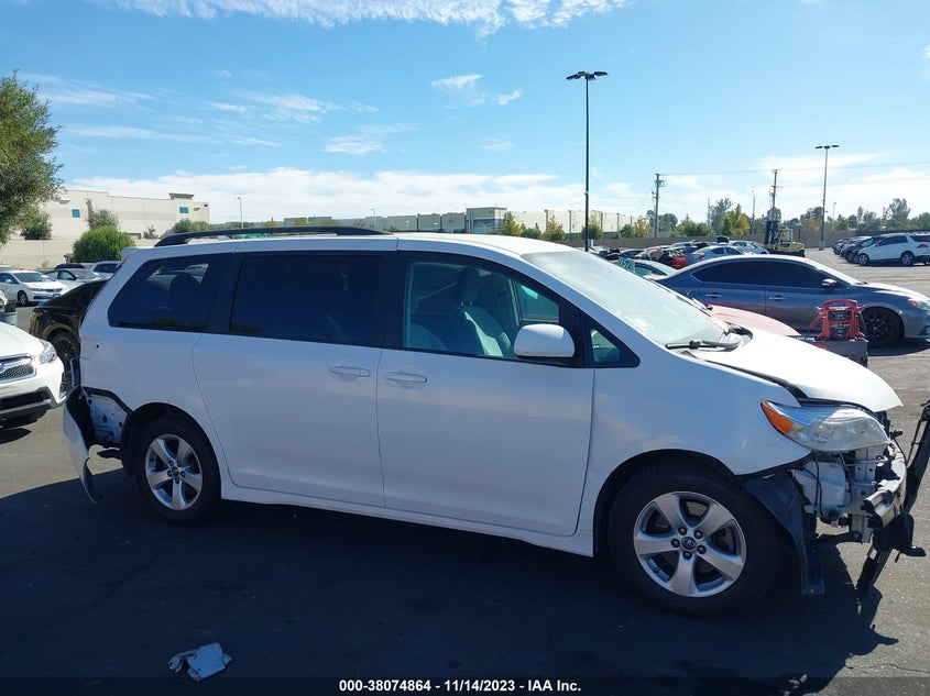 2018 Toyota Sienna Le 8 Passenger VIN: 5TDKZ3DC2JS906427 Lot: 38074864