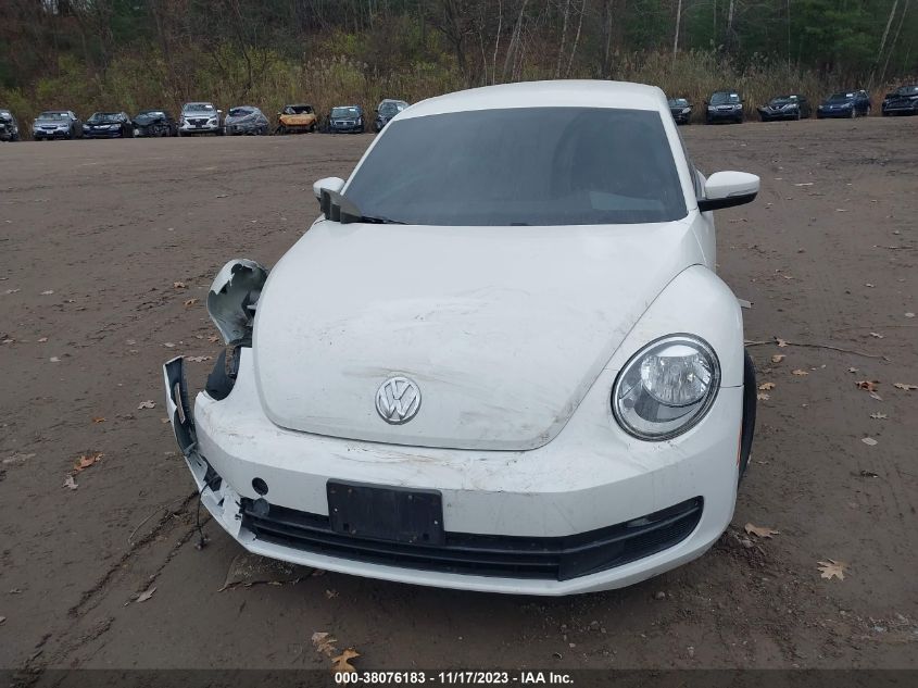 2013 Volkswagen Beetle 2.5L VIN: 3VWJP7AT9DM610545 Lot: 38076183