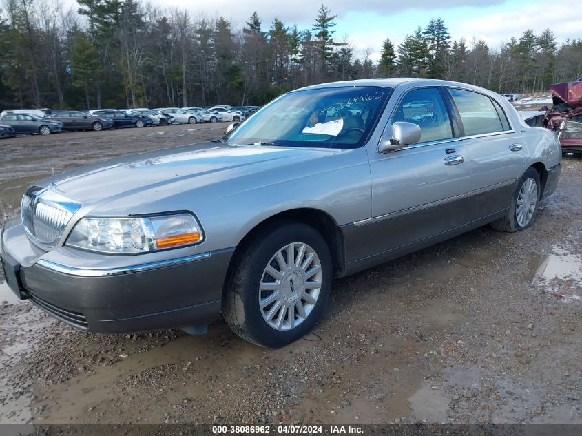 2003 Lincoln Town Car Signature/Signature Premium VIN: 1LNHM82W13Y621949 Lot: 38086962