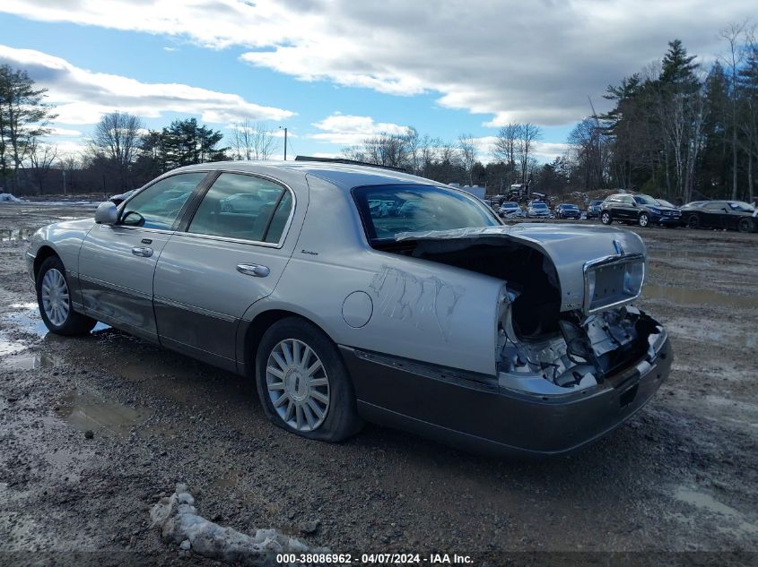 2003 Lincoln Town Car Signature/Signature Premium VIN: 1LNHM82W13Y621949 Lot: 38086962