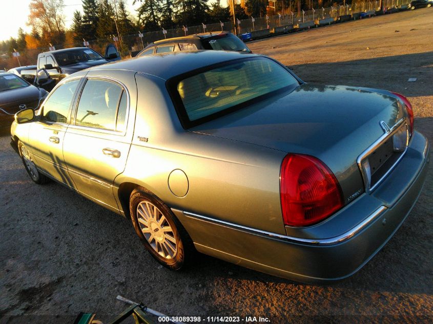 2005 Lincoln Town Car Signature Limited VIN: 1LNHM82WX5Y637036 Lot: 38089398