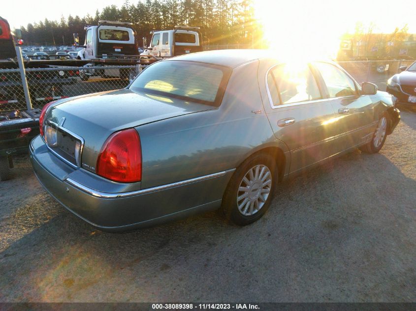 2005 Lincoln Town Car Signature Limited VIN: 1LNHM82WX5Y637036 Lot: 38089398