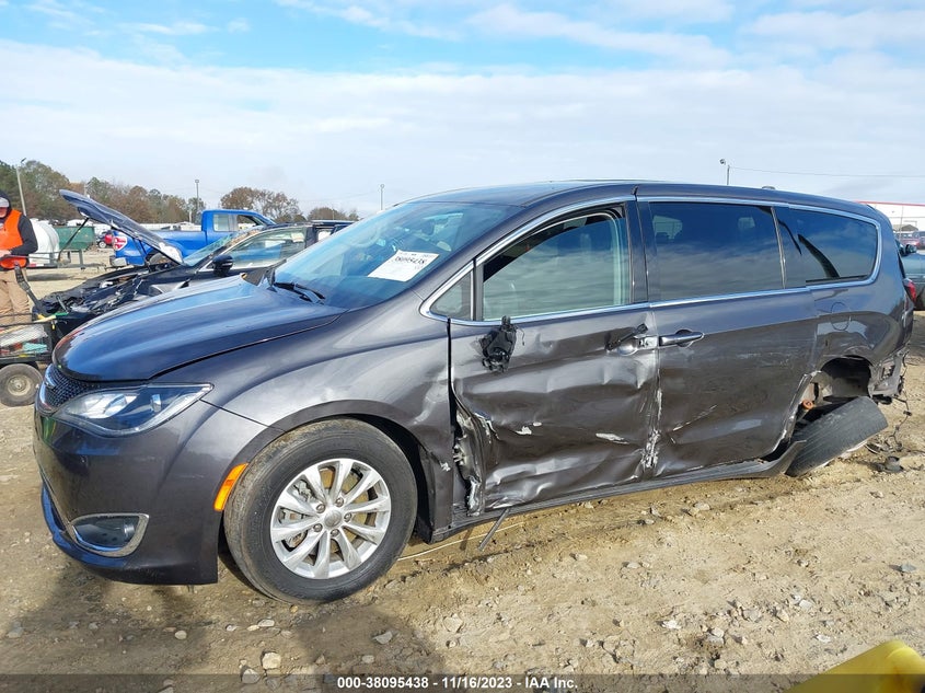 VIN 2C4RC1FG5KR529011 2019 CHRYSLER PACIFICA TOURING PLUS