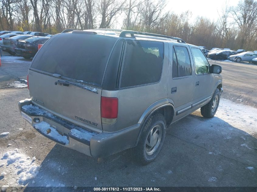 1GNDT13W21K239979 2001 Chevrolet Blazer Lt