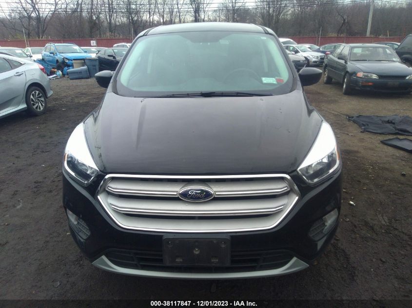 1FMCU9GD9KUB32440 2019 Ford Escape Se